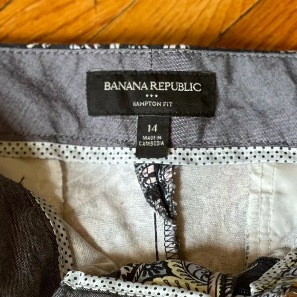 Banana Republic Hampton Fit Shorts - Picture 5 of 6